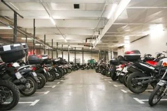 Comment trouver facilement un parking pour moto à Paris ?