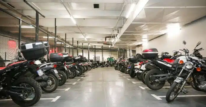 Comment trouver facilement un parking pour moto à Paris ?