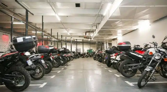Comment trouver facilement un parking pour moto à Paris ?