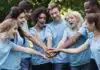 Les avantages des t-shirts personnalisés pour le team-building en entreprise