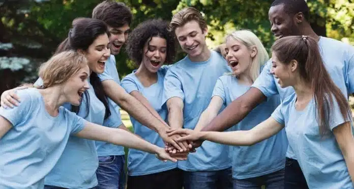 Les avantages des t-shirts personnalisés pour le team-building en entreprise