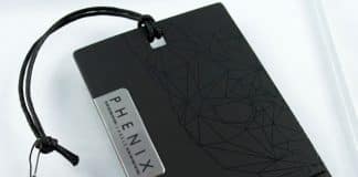 Phenix - Les créateurs de lignes de vêtements optent pour des étiquette hang tags de qualité