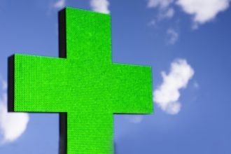 Bien choisir sa croix de pharmacie lumineuse : quels critères pour un rendu efficace et conforme ?