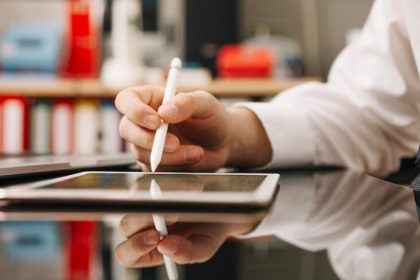 Comment la signature électronique améliore la collaboration à distance ?