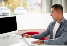 Ergonomie au travail : la taille de l’écran compte plus que vous ne le pensez