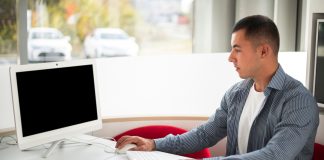 Ergonomie au travail : la taille de l’écran compte plus que vous ne le pensez