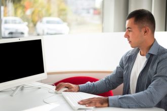 Ergonomie au travail : la taille de l’écran compte plus que vous ne le pensez