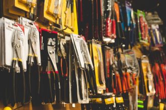 Quincaillerie pour les professionnels : comment s’équiper ?